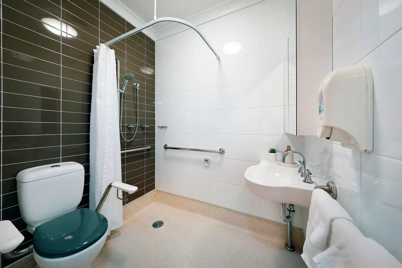 20210610-bethlehemhouse_kogarah_bathroom.jpg