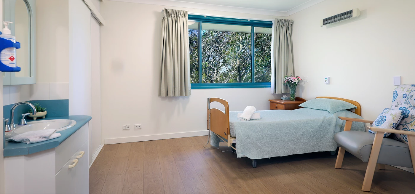 20201116-coolamon_villa_bedroom.jpg